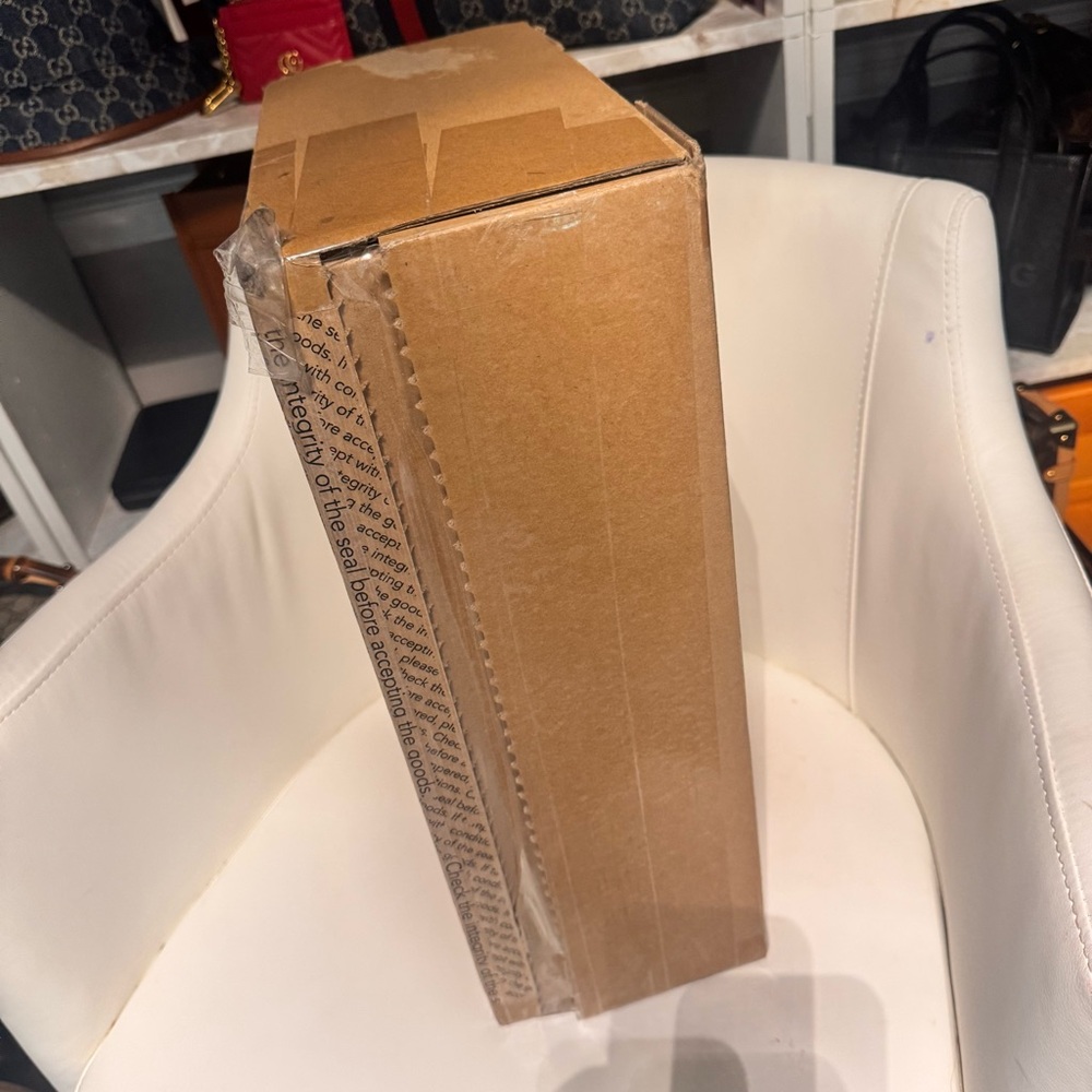 Gucci Shipping Box - Picture 3 of 5